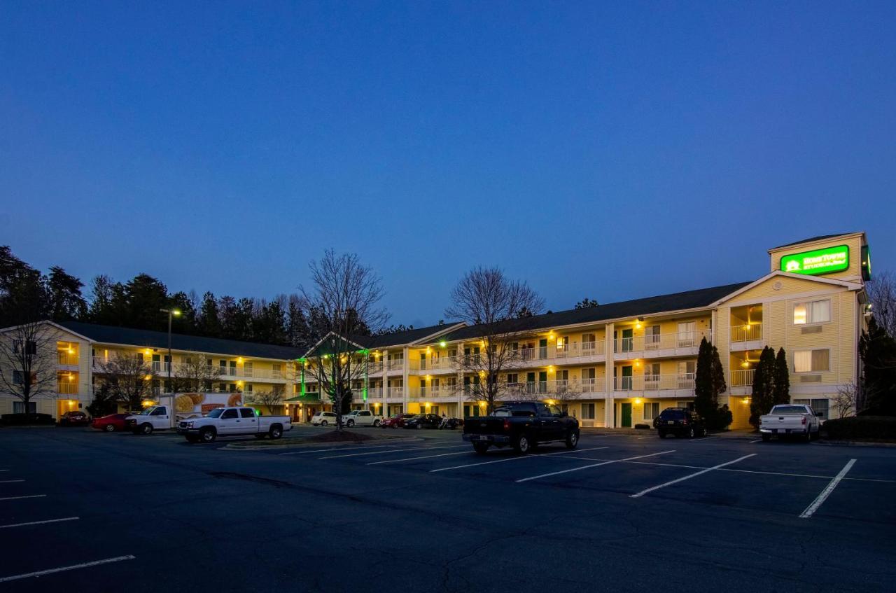 Hometowne Studios By Red Roof Winston-Salem - University Pkwy Exterior photo